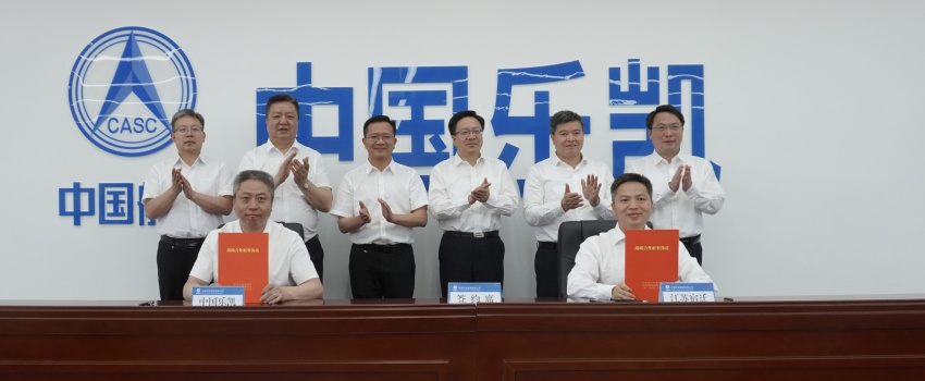 中國(guó)樂(lè)凱與宿遷市簽訂合作協(xié)議 侯景濱、李東會(huì)見宿遷市委書記陳忠偉并共同見證簽約